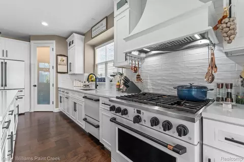Kitchen - 19376 Ryan Dr, Macomb, MI 48042 photo 3 of 6