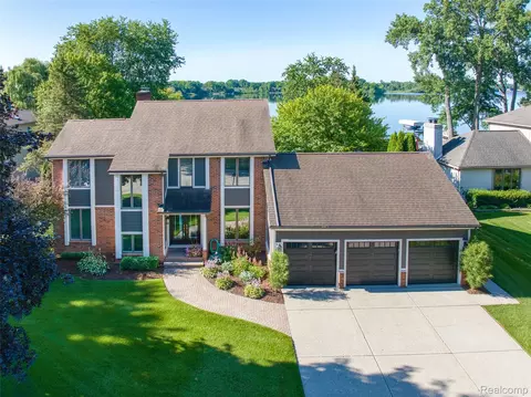 2545 Cedar Key Dr, Lake Orion, MI 48360