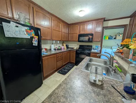 Kitchen - 29319 Maple, Flat Rock, MI 48134 photo 2 of 2