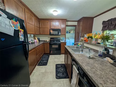 Kitchen - 29319 Maple, Flat Rock, MI 48134 photo 1 of 2