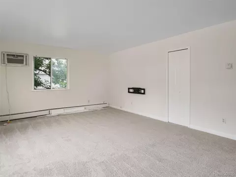 38576 Meadowdale St, Clinton Township, MI 48036