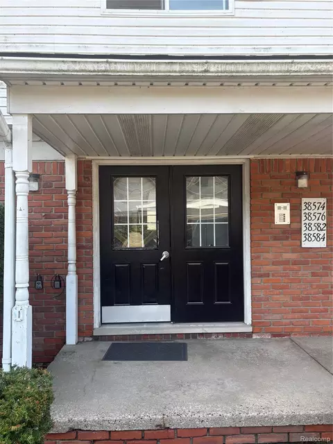 38576 Meadowdale St, Clinton Township, MI 48036