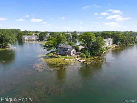 800 Kimberly, Orion, MI 48362