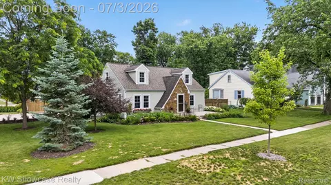 215 S Houghton St, Milford, MI 48381