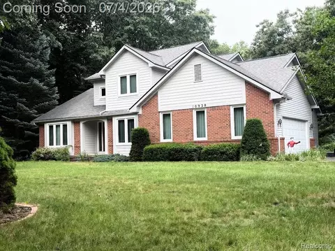 10928 Sunny Ridge Ct, Pinckney, MI 48169