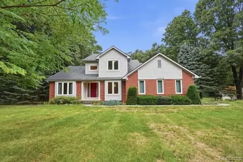 10928 Sunny Ridge Ct, Pinckney, MI 48169