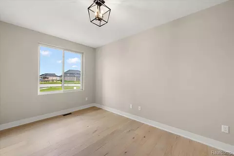 24318 Tullymore Dr, Macomb, MI 48042 photo 17