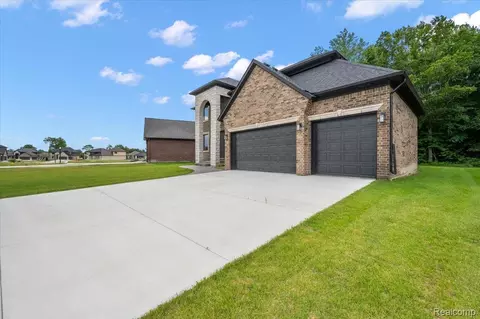 24318 Tullymore Dr, Macomb, MI 48042 photo 6