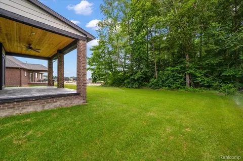 24318 Tullymore Dr, Macomb, MI 48042 photo 7