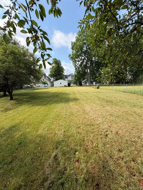 Exterior - 718 River St, Owosso, MI 48867 photo 3 of 8