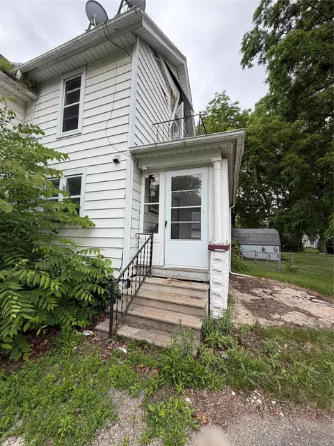 Exterior - 718 River St, Owosso, MI 48867 photo 8 of 8