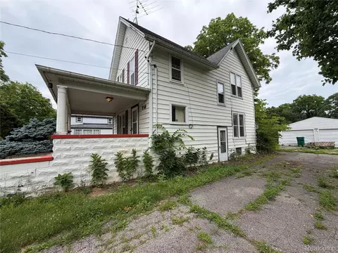 Exterior - 718 River St, Owosso, MI 48867 photo 2 of 8