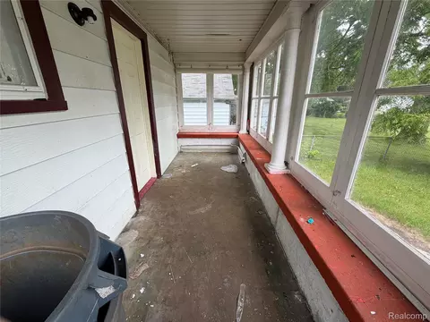 Exterior - 718 River St, Owosso, MI 48867 photo 6 of 8