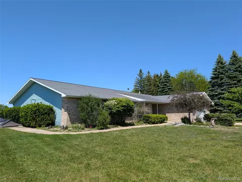 6237 Virginia St, Cass City, MI 48726