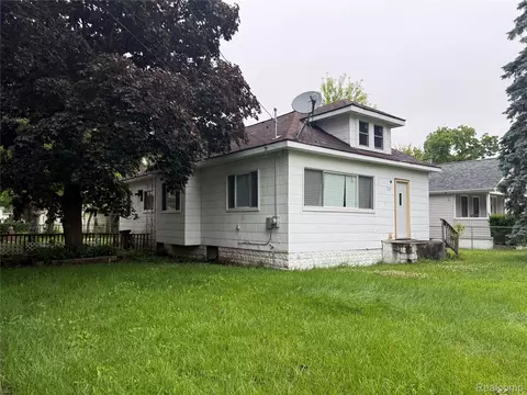 2137 E Buder Ave, Burton, MI 48529