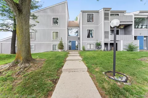 9601 Bayview Dr #301, Ypsilanti, MI 48197