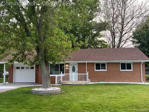 2966 Burlington Dr, Buena Vista, MI 48601
