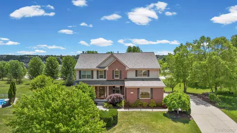 981 Coventry Ct, Oxford, MI 48371