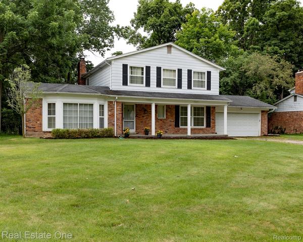 4259 Pinecroft Ct, West Bloomfield, MI 48322