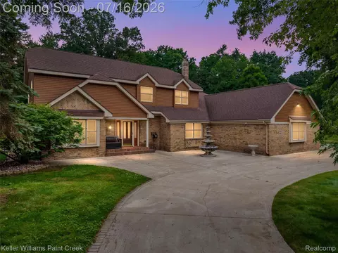 5408 Coral Ridge Dr, Grand Blanc, MI 48439