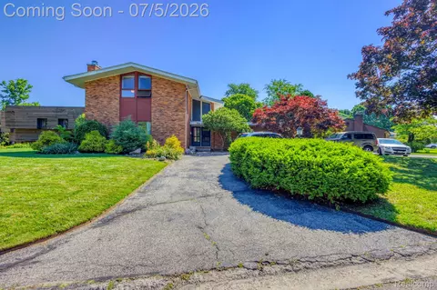 46 W Breitmeyer Pl, Mount Clemens, MI 48043