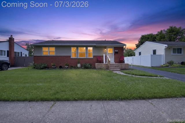 1370 Parkwood Ave, Ypsilanti, MI 48198