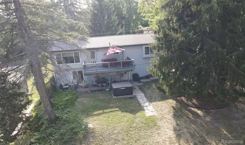15471 Whitaker Rd, Fenton, MI 48451