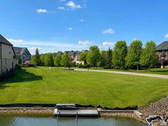 10401 Sandpiper Ct, Green Oak, MI 48178