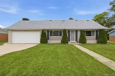 23707 Thornton St, Clinton Township, MI 48035