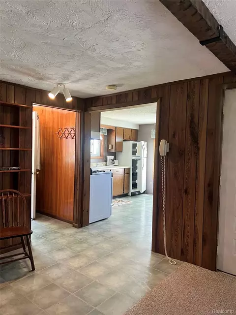 Entry Way - 3567 Coveview Dr, Hill, MI 48635 photo 3 of 4