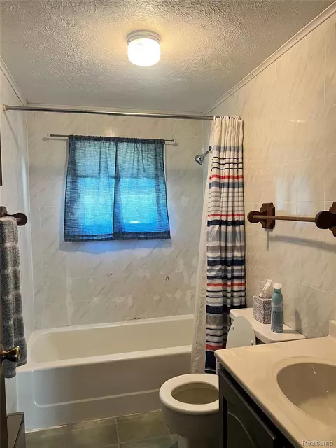 Bath - 3567 Coveview Dr, Hill, MI 48635 photo 1 of 2