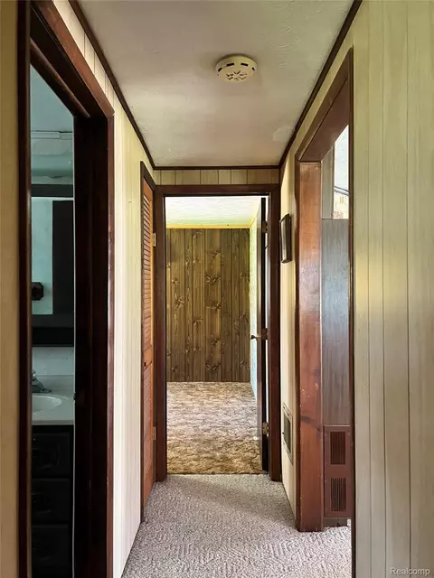 Entry Way - 3567 Coveview Dr, Hill, MI 48635 photo 2 of 4