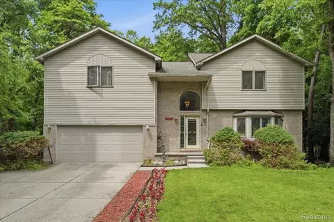 23605 Beech Rd, Southfield, MI 48033