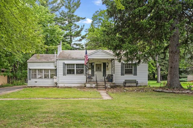 22341 Nancy Ave, Southfield, MI 48033