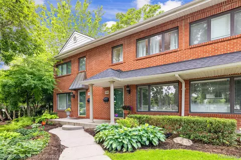 1005 N Old Woodward Ave, Birmingham, MI 48009