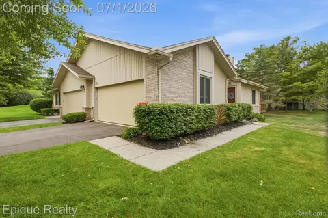 1982 Valley Ln, Orion, MI 48360
