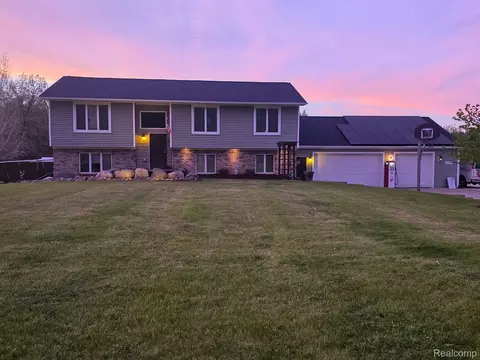 5158 Coldwater Rd, Oregon, MI 48446