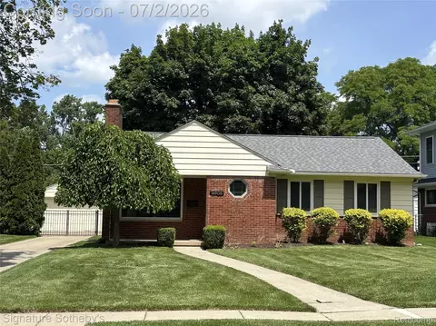 16908 Dunblaine Ave, Beverly Hills, MI 48025