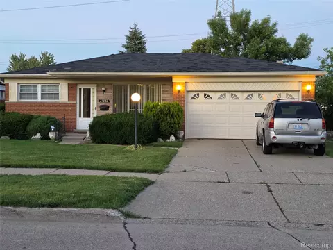 27882 Sutherland Dr, Warren, MI 48088