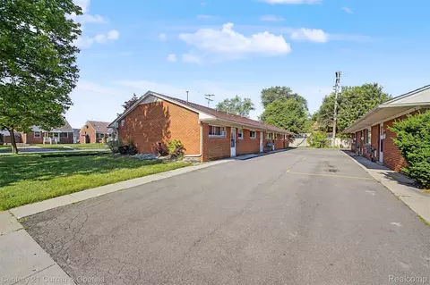 4222 Drouillard St, Lincoln Park, MI 48146