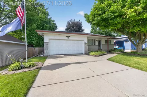 2721 Edgefield Dr, Waterford, MI 48328