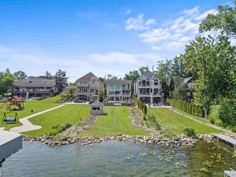2380 Walnut Lake Rd, West Bloomfield, MI 48323