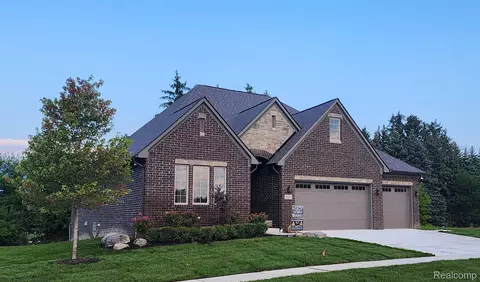 3093 Raffler Dr, Rochester Hills, MI 48307