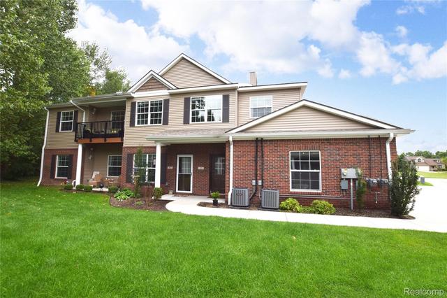 899 Watercress Ln, Fenton, MI 48430