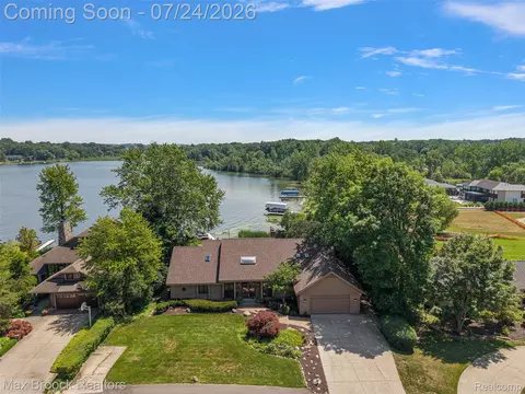 2445 Island View Dr, West Bloomfield, MI 48324