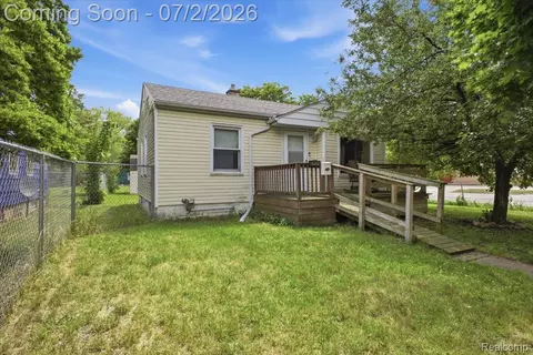 5202 Dupont St, Flint, MI 48505