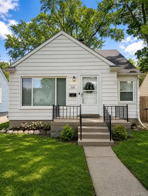320 Flowerdale St, Ferndale, MI 48220
