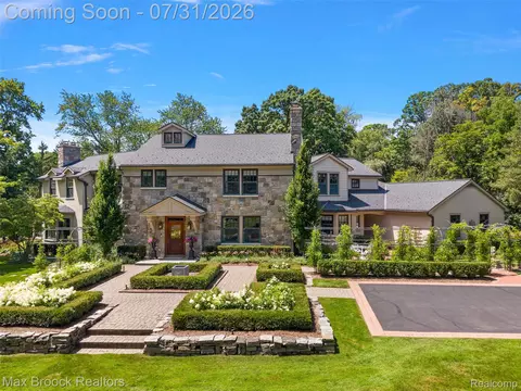590 Haverhill Rd, Bloomfield Hills, MI 48304