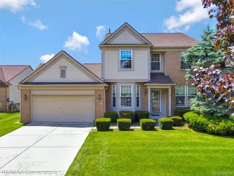 8307 Parkside Dr, Westland, MI 48185