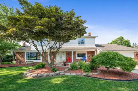 3739 Fife Ln, West Bloomfield, MI 48323